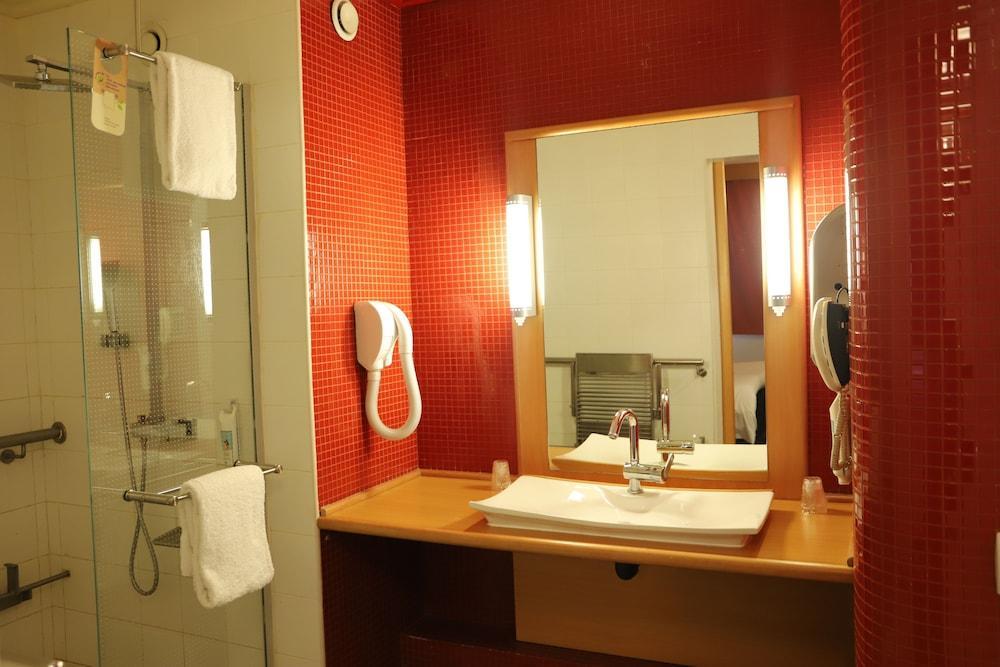 Готель Ibis Styles Abidjan Plateau Екстер'єр фото