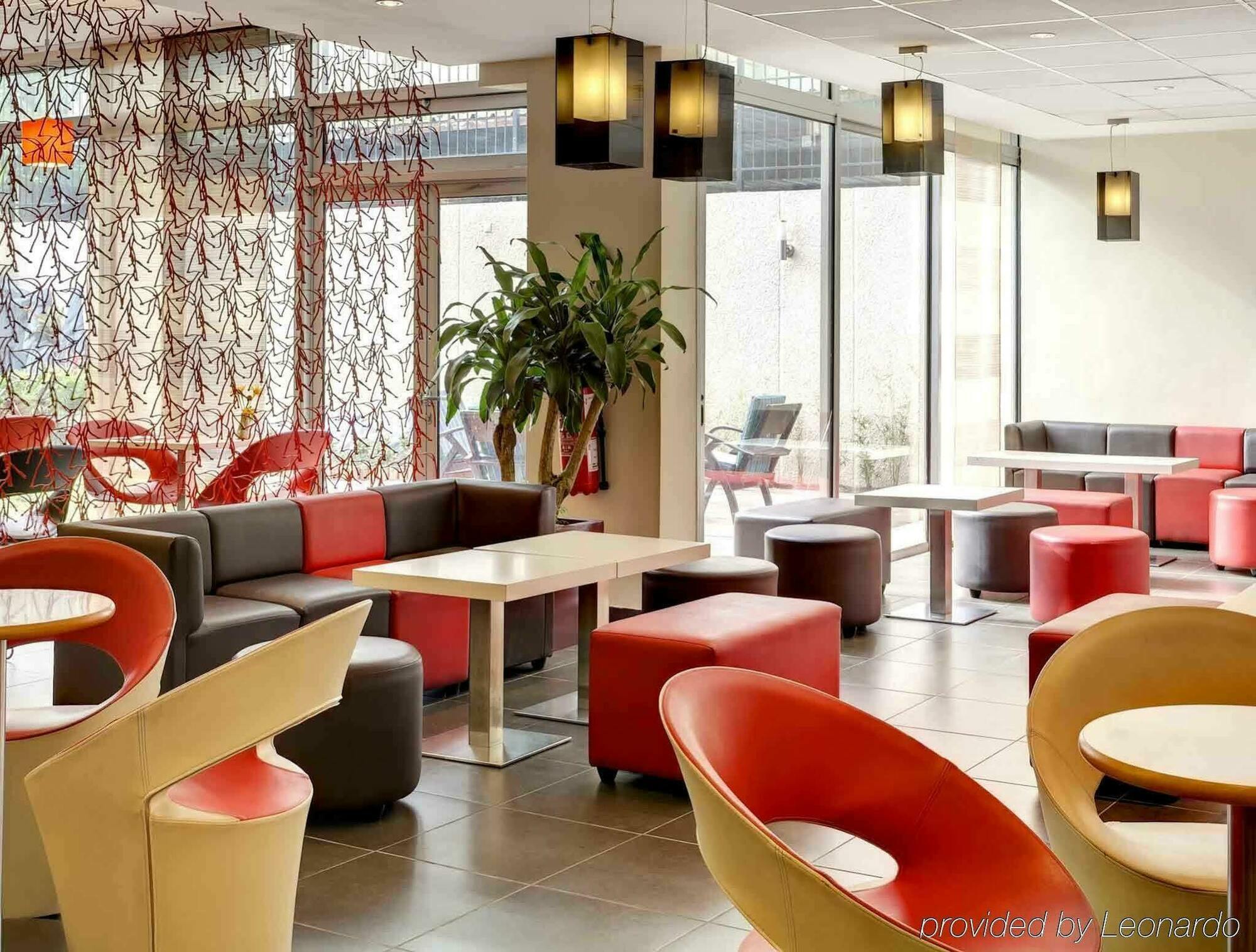 Готель Ibis Styles Abidjan Plateau Ресторан фото